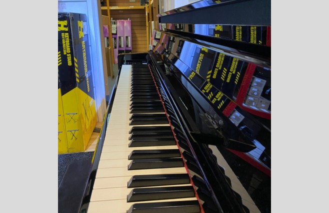 Used Yamaha CLP585 Polished Ebony Digital Piano Complete Package - Image 9